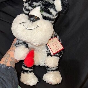 Leonardo Hallmark collection battery operated Plush Dog lRed Heart